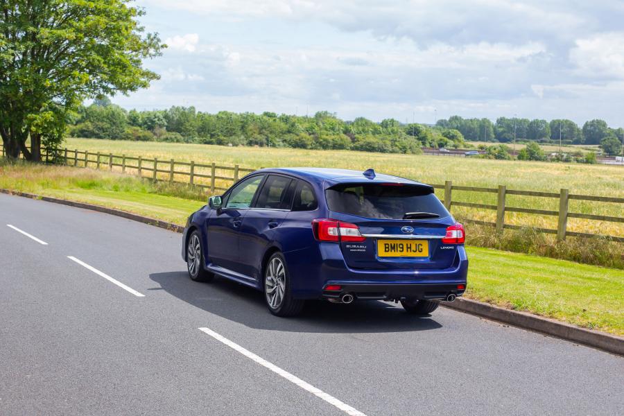  Subaru Levorg GT 2017 года  (UK) (фото 4 из 12)